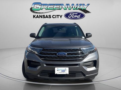 Used 2023 Ford Explorer XLT AWD/4WD image 2
