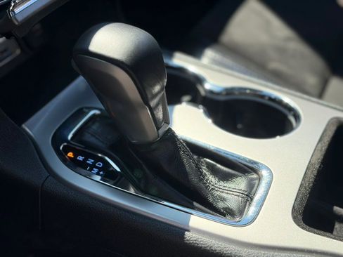 Used 2019 Jeep Grand Cherokee Altitude image 24