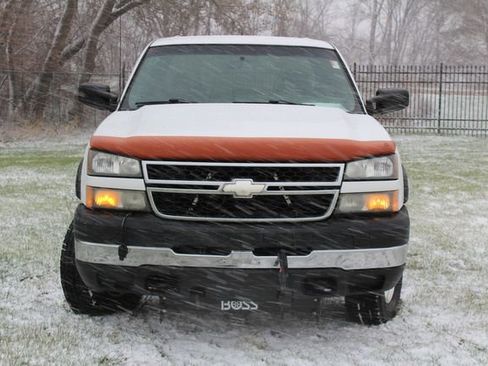 Used 2007 Chevrolet Silverado 2500 W/T w/ Heavy-Duty Power Package image 8