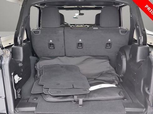 Used 2022 Jeep Wrangler Unlimited Sahara w/ Cold Weather Group image 18