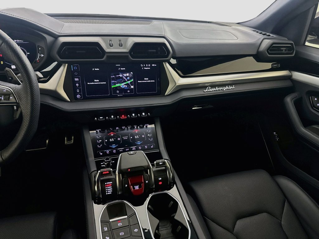 Used 2025 Lamborghini Urus SE AWD/4WD image 25