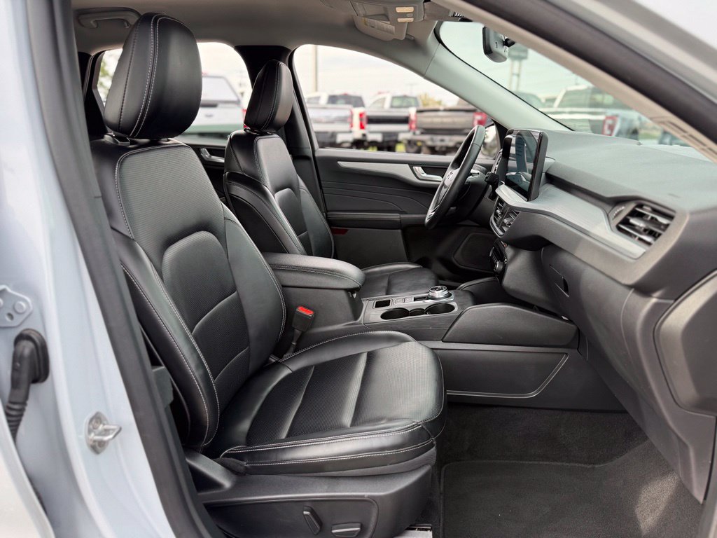 Certified 2025 Ford Escape Platinum AWD/4WD image 13
