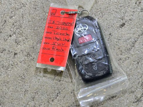 Certified 2026 Toyota Highlander Limited AWD/4WD image 33