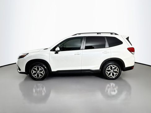 Used 2023 Subaru Forester Premium AWD/4WD image 6