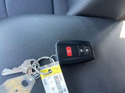 Used 2025 Toyota RAV4 XLE image 34