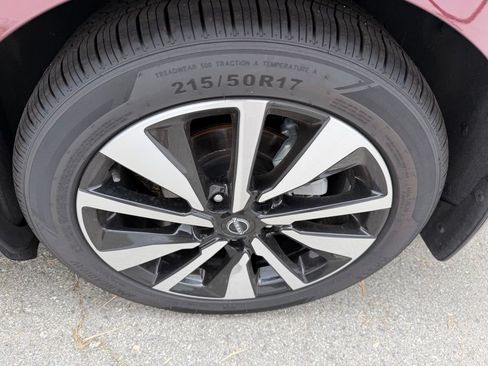 Used 2024 Nissan Sentra SV w/ SV Premium Package FWD image 7