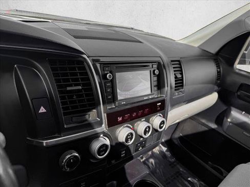 Used 2019 Toyota Sequoia SR5 AWD/4WD image 15