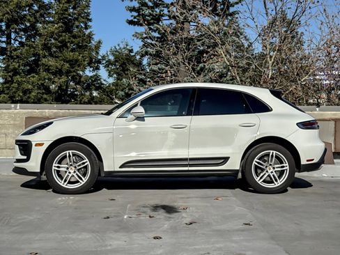 Used 2024 Porsche Macan w/ Premium Plus Package image 2