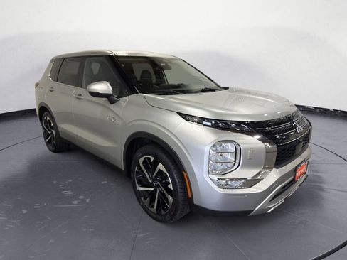 Used 2024 Mitsubishi Outlander SE AWD/4WD image 1