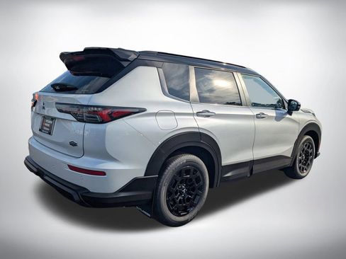 New 2025 Mitsubishi Outlander SE AWD/4WD image 4