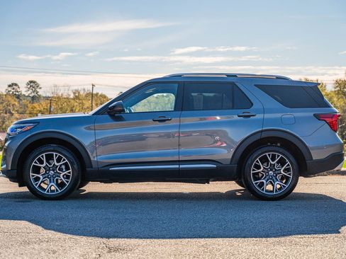 Certified 2025 Ford Explorer Platinum w/ Ultimate Package image 4