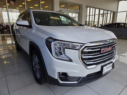 Used 2023 GMC Terrain SLT image 3