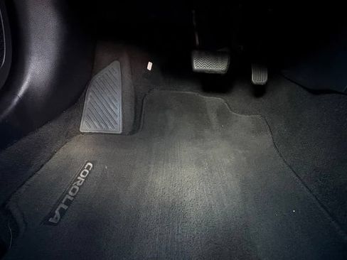 Used 2023 Toyota Corolla LE FWD image 33