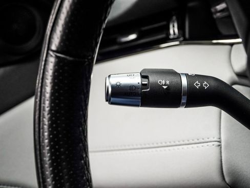 Used 2022 Land Rover Range Rover Evoque R-Dynamic SE image 28