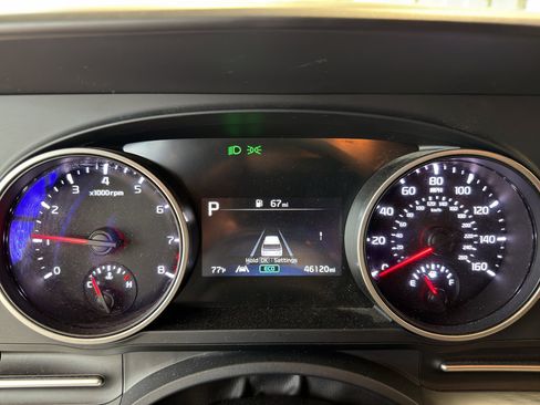 Used 2024 Kia Carnival LX image 10