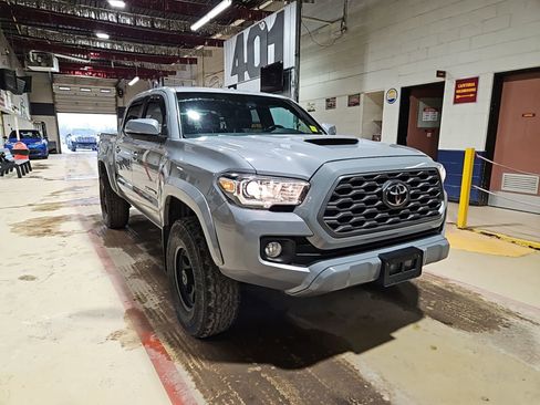 Used 2020 Toyota Tacoma SR5 AWD/4WD image 5