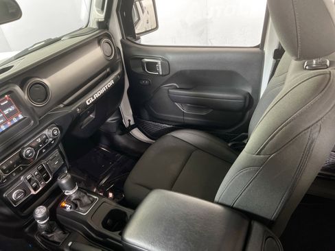 Used 2023 Jeep Gladiator Willys image 21