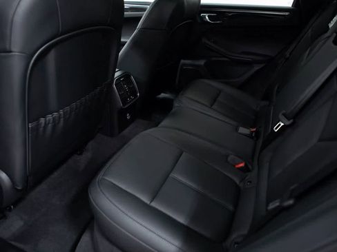 Certified 2025 Porsche Macan image 29