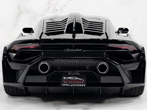 Used 2023 Lamborghini Huracan STO RWD image 6