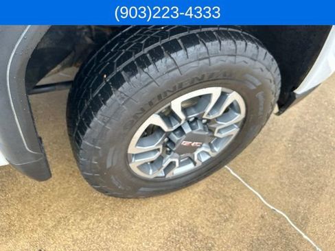 Used 2022 GMC Sierra 2500 AT4 w/ AT4 Preferred Package AWD/4WD image 19