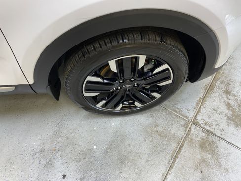 Used 2024 Kia Telluride SX w/ Towing Package image 14