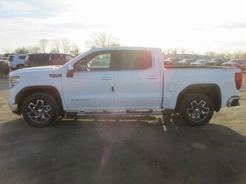 New 2026 GMC Sierra 1500 SLT image 10