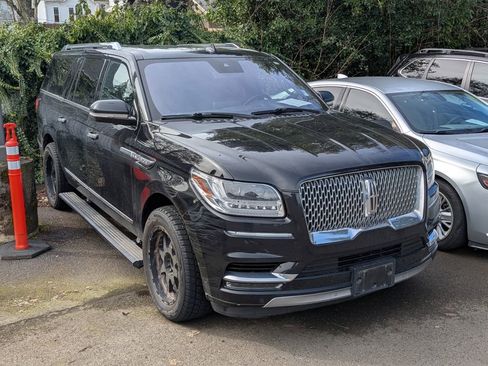 Used 2019 Lincoln Navigator L Reserve image 3