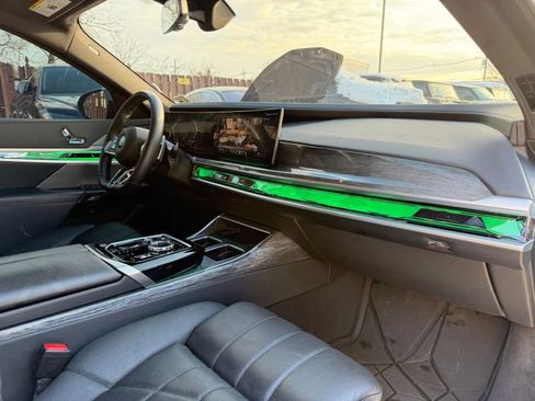 Used 2023 BMW 760i xDrive w/ Parking Assistance Package image 31