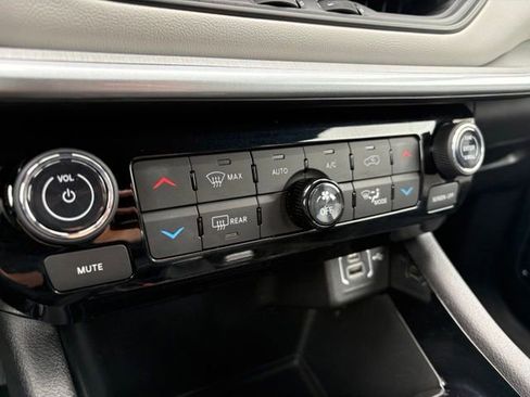 Used 2026 Jeep Compass Limited AWD/4WD image 35