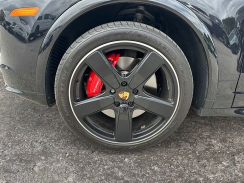 Used 2017 Porsche Cayenne GTS AWD/4WD image 8