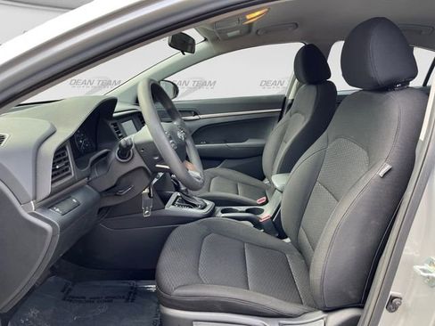 Used 2019 Hyundai Elantra SE w/ Cargo Package FWD image 9