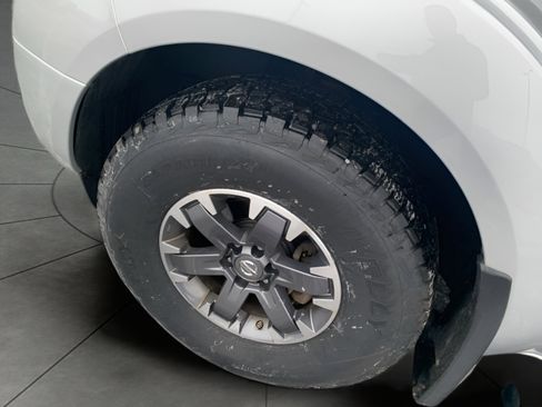 Used 2019 Nissan Frontier PRO-4X image 8