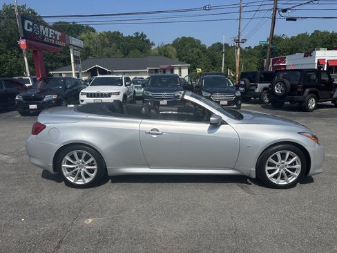 Used 2015 INFINITI Q60 Sport 2dr Convertible w/ Premium Package image 4