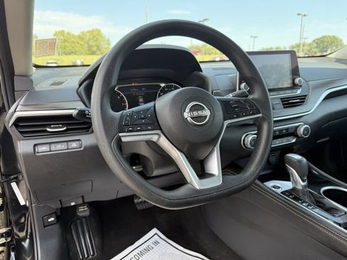 Used 2023 Nissan Altima 2.5 SV image 14