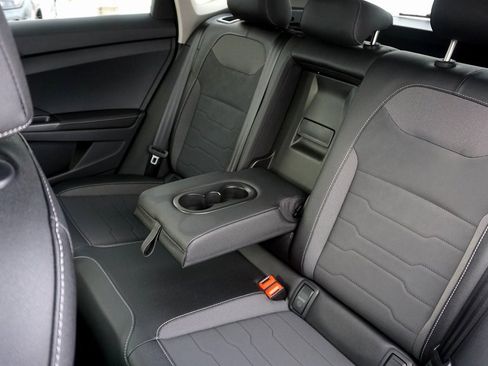 New 2026 Volkswagen Taos SE image 8