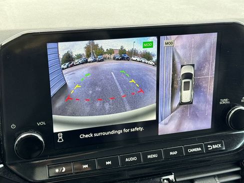 Used 2024 Nissan Pathfinder SL image 20