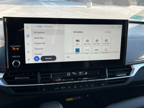 Used 2025 Toyota Sienna XSE image 26