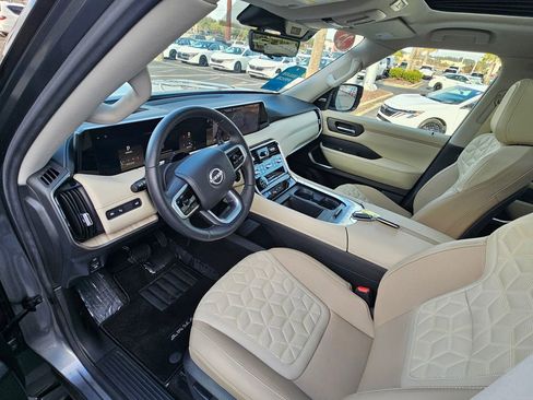 Used 2025 Nissan Armada Platinum image 24