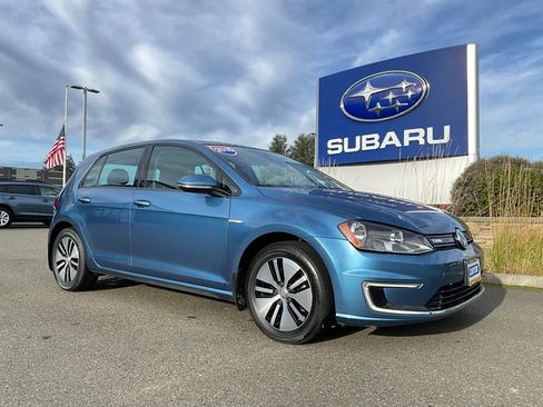 Used 2016 Volkswagen e-Golf SE w/ DC Fast Charging Package image 2