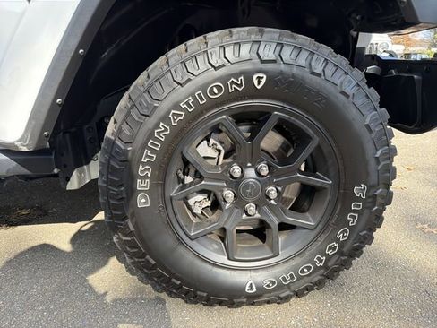 Used 2024 Jeep Gladiator Sport image 14