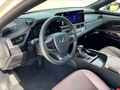 Used 2024 Lexus ES 300h w/ Premium Package image 18