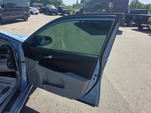 Used 2014 Toyota Camry LE image 10