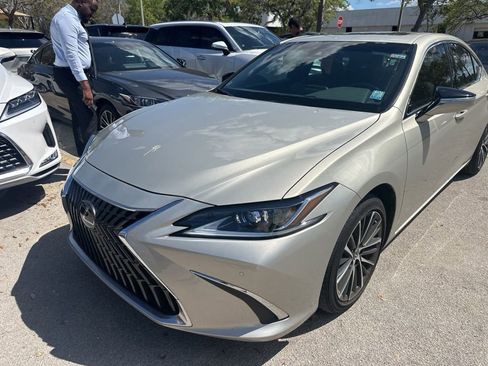 Used 2024 Lexus ES 350 w/ Premium Package image 2