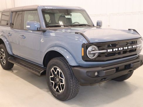 New 2025 Ford Bronco Outer Banks image 2