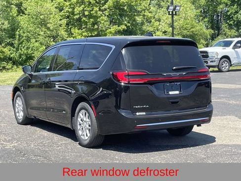 New 2027 Chrysler Pacifica Select FWD image 13