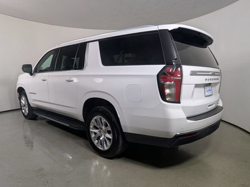 Used 2022 Chevrolet Suburban LT RWD image 6
