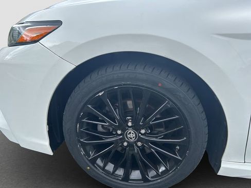 Used 2019 Toyota Camry SE FWD image 18