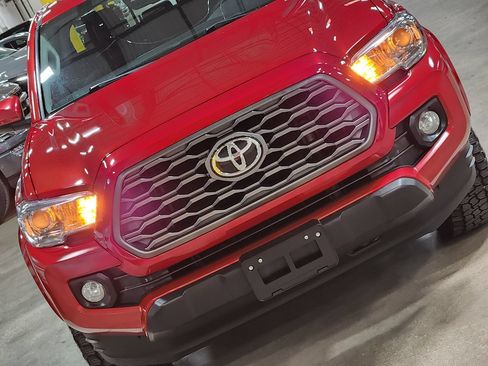 Used 2022 Toyota Tacoma SR5 RWD image 19