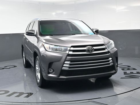 Used 2019 Toyota Highlander Limited image 3