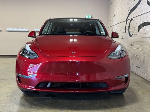 Used 2024 Tesla Model Y Long Range AWD/4WD image 9